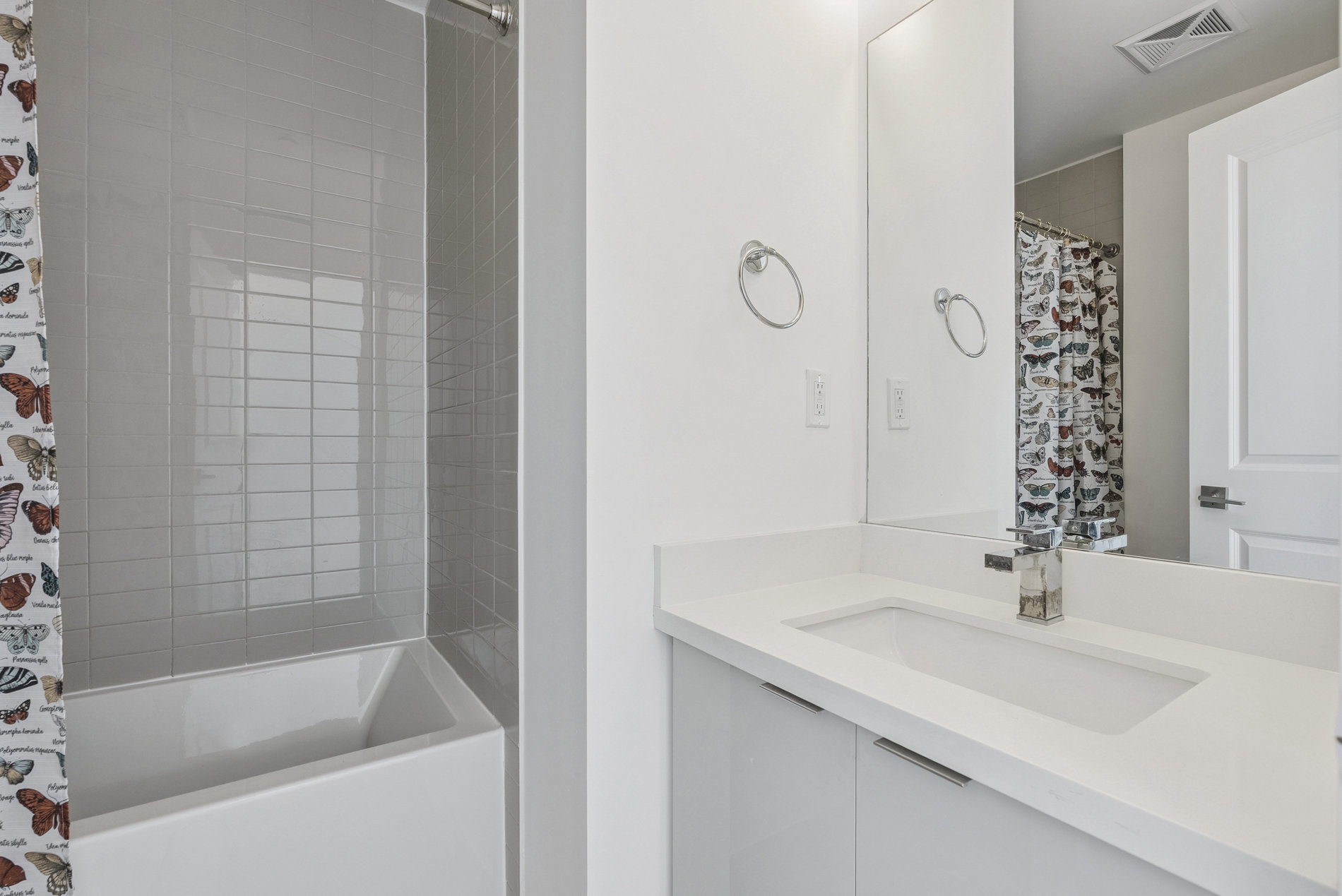 Bathroom with bathtub and vanity