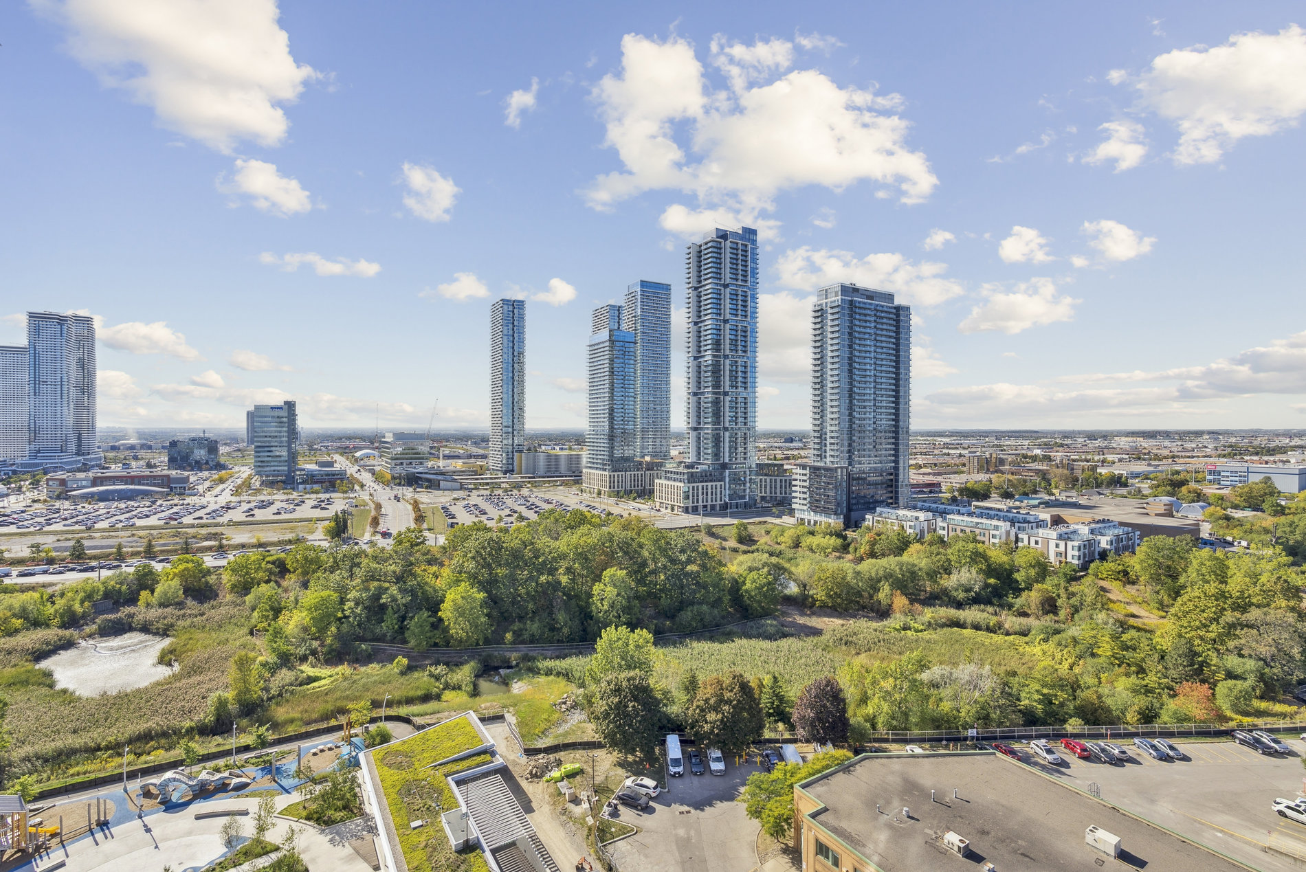 Panoramic NW views of Vaughan skyline and park